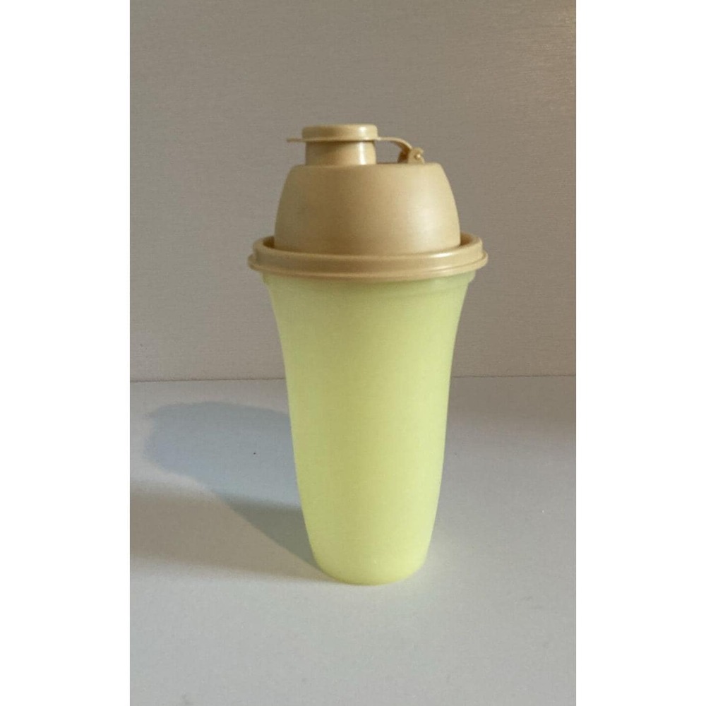 Tupperware 844-11 Quick Shake Gravy Drink Mixer Shaker Yellow Peach Lid Vtg